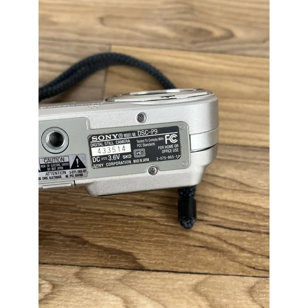 Sony Cyber-shot DSC-P9 4.0MP Digital Camera - Silver No Charger